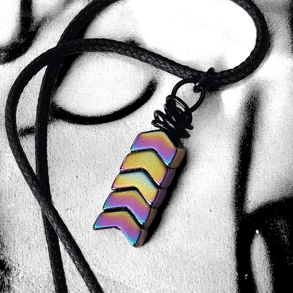 5 For $25💫Iridescent Psychedelic Hematite Chevron Pendant - Picture 3 of 5